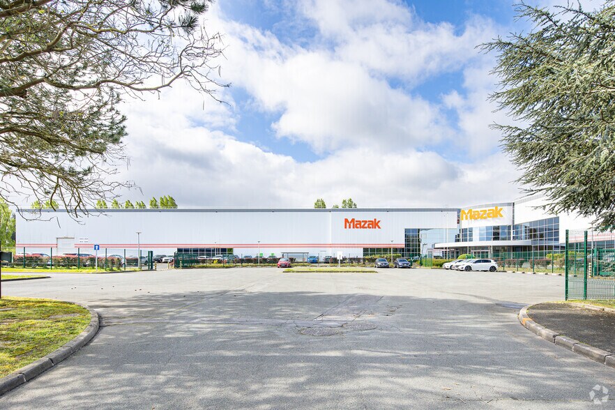 Industrial in Villejust for lease - Building Photo - Image 2 of 2