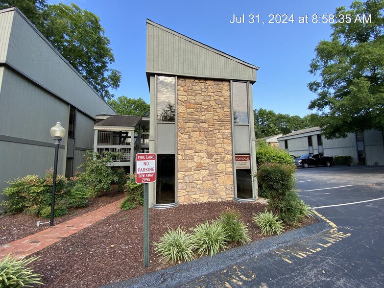 1100 Logger Ct, Raleigh, NC for lease - Building Photo - Image 2 of 16