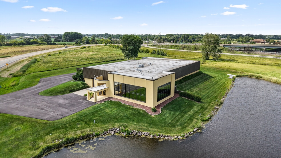 560 Rolling Meadows, Fond Du Lac, WI à vendre - Photo du bâtiment - Image 3 de 76