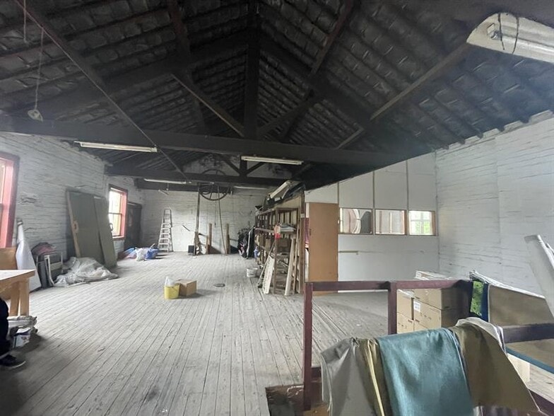 10 Smithies Moor Ln, Batley for sale - Interior Photo - Image 3 of 3