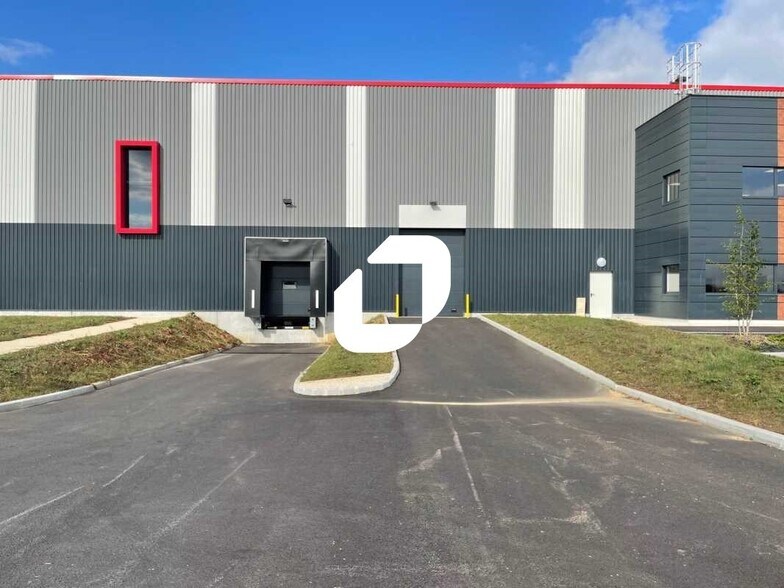 Flex in Le Thillay for lease - Building Photo - Image 1 of 8