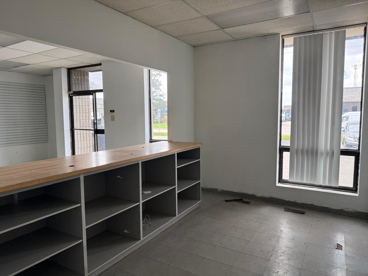 80 Hale Rd, Brampton, ON L6W 3N9 - Unité 7 - - Photo intérieure - Image 1 of 3