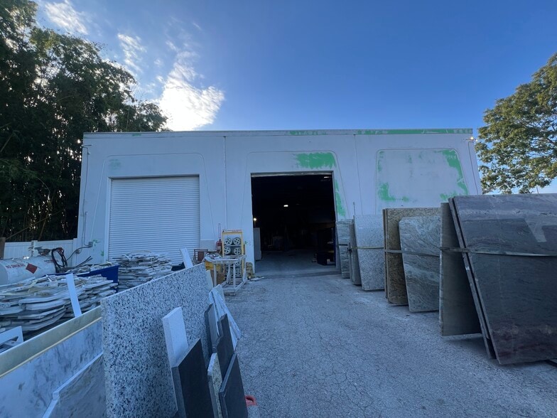 7704 W Hillsborough Ave, Tampa, FL for lease - Building Photo - Image 2 of 27