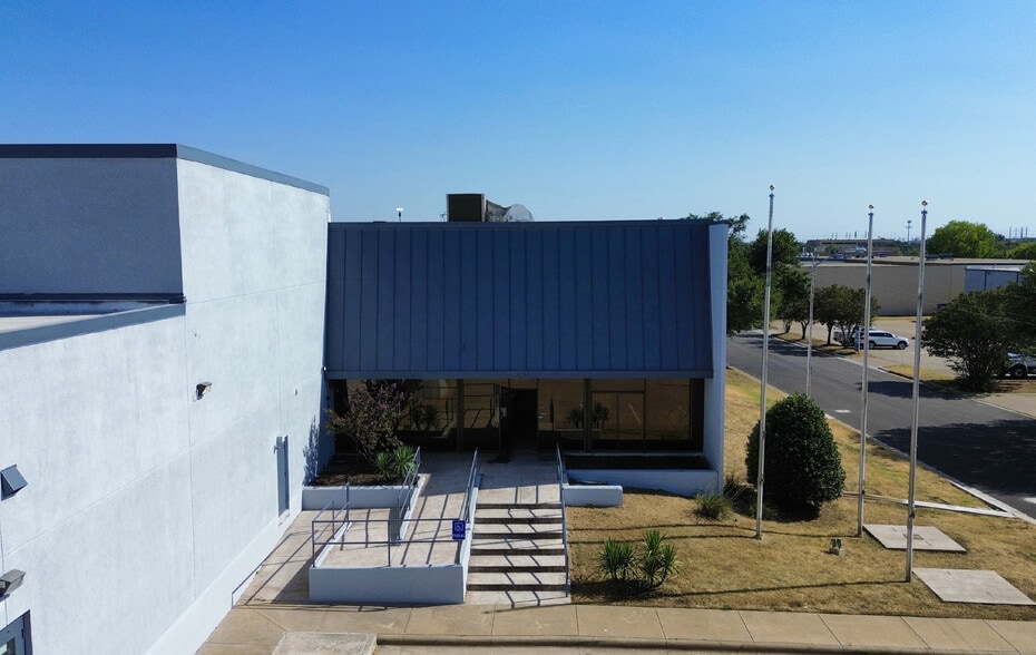 5050 Rondo Dr, Fort Worth, TX for sale - Building Photo - Image 2 of 9