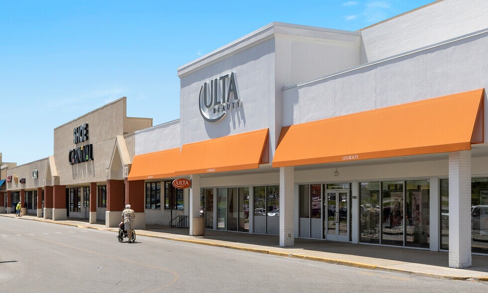 Lima Center portefeuille de 3 propriétés à vendre sur LoopNet.ca - Photo du bâtiment - Image 2 de 10