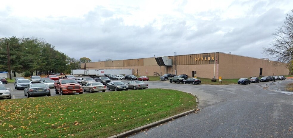 740 Coopertown Rd, Delanco, NJ for sale - Building Photo - Image 2 of 7