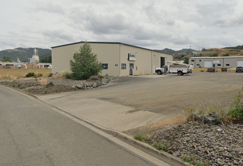 239 Industrial Dr, Roseburg, OR for lease - Building Photo - Image 3 of 9