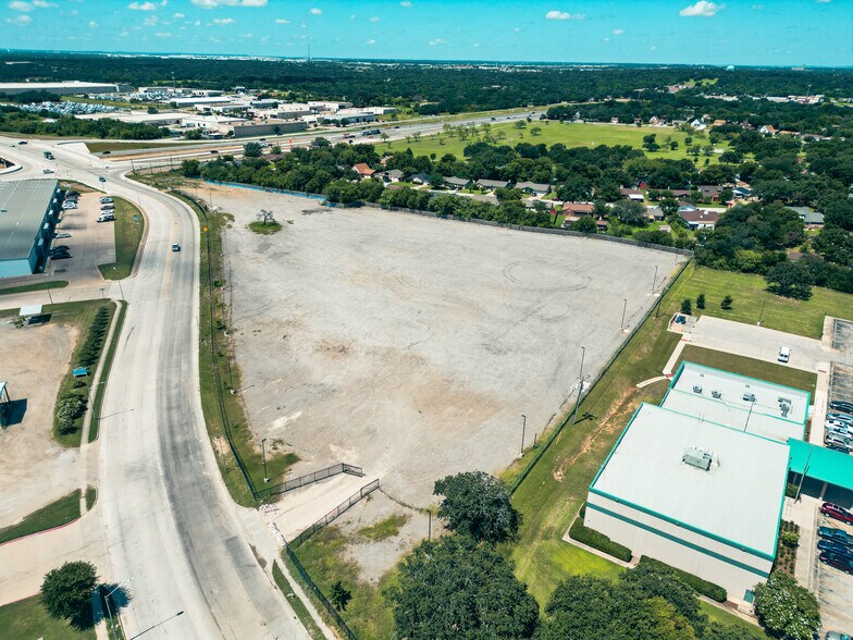 4550 Village Creek Rd, Fort Worth, TX à vendre - Photo du bâtiment - Image 3 de 4