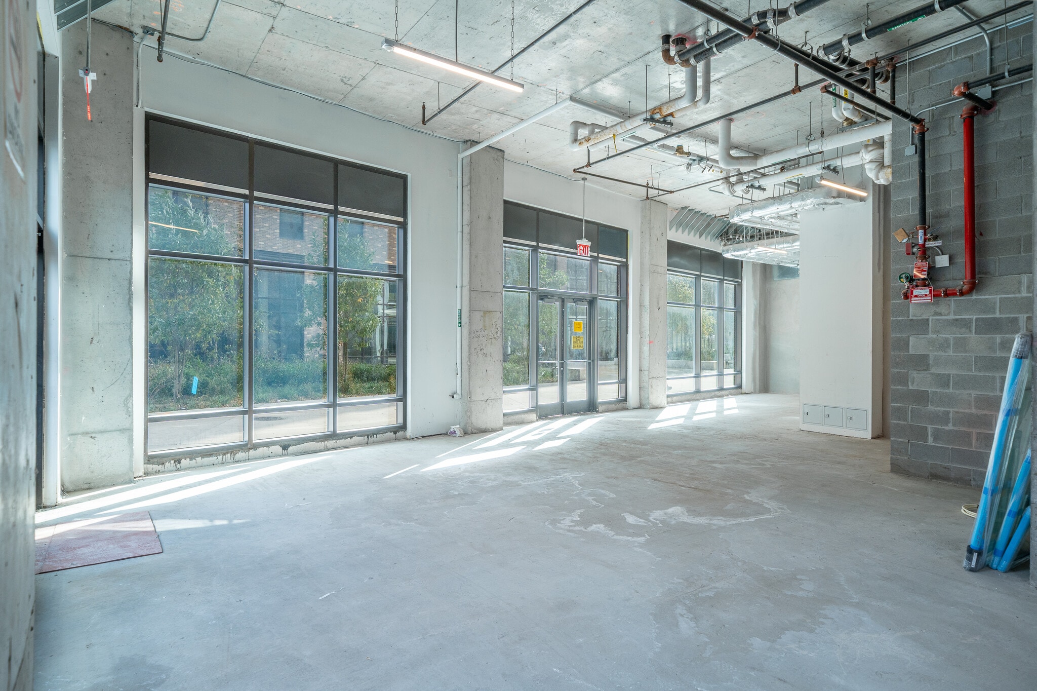 1725 Village Ln, Far Rockaway, NY for lease Interior Photo- Image 1 of 3