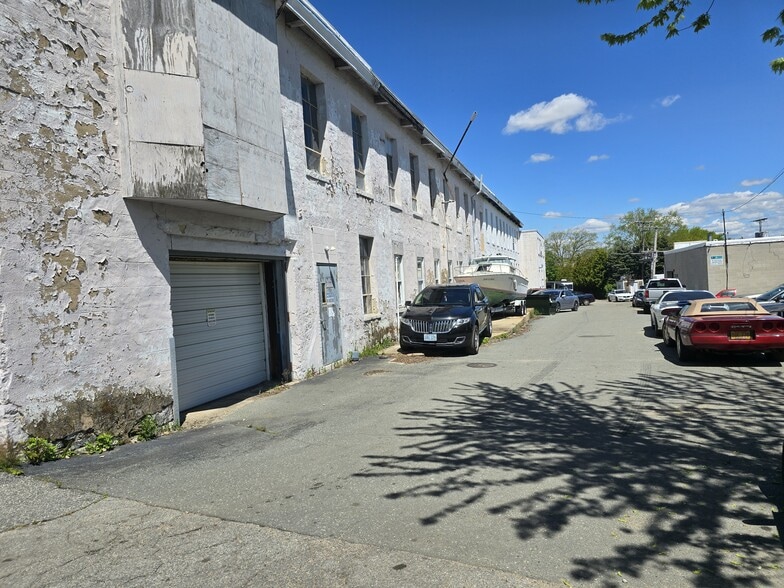 55 Greenhill St, West Warwick, RI for lease - Building Photo - Image 2 of 4