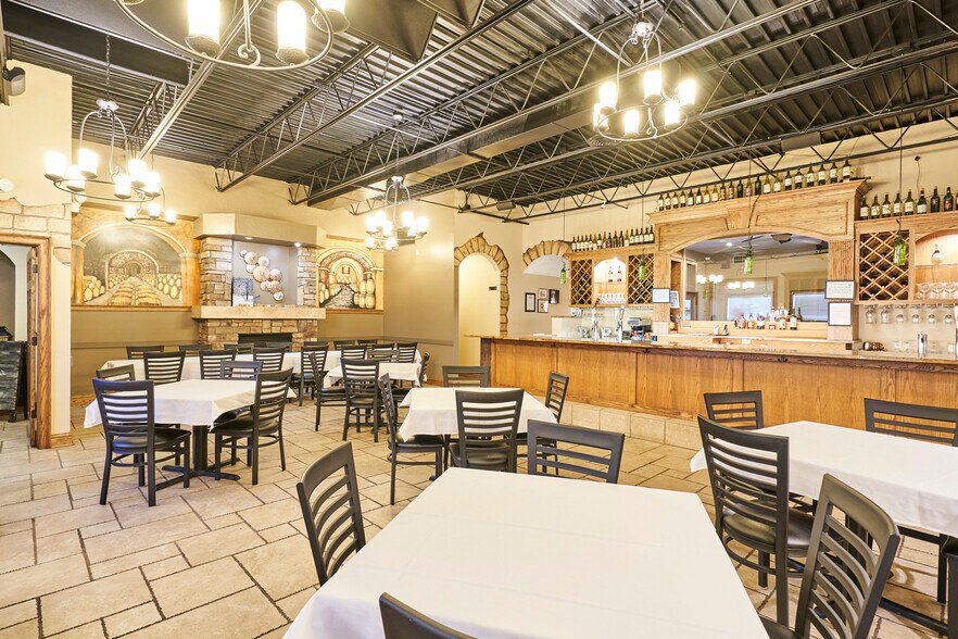 28926 Euclid Ave, Wickliffe, OH for sale - Interior Photo - Image 2 of 34