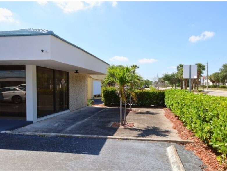 1249-1263 10th St, Lake Park, FL à louer - Photo du bâtiment - Image 3 de 7