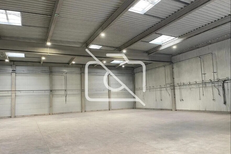 Industrial in Vaires-sur-Marne for sale - Interior Photo - Image 1 of 4