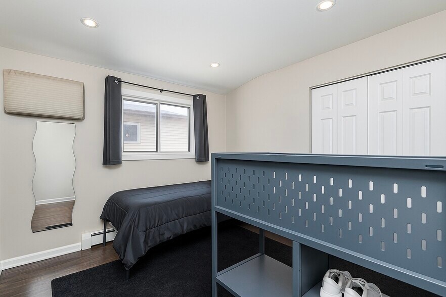 191 Lamberts Ln, Staten Island, NY à vendre - Photo du bâtiment - Image 3 de 33