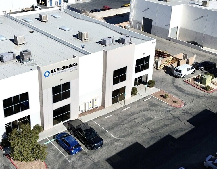 6607 Schuster St, Las Vegas, NV à louer - Photo du bâtiment - Image 3 de 6