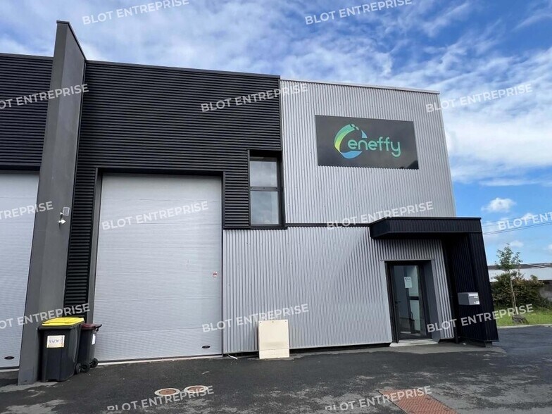 Industrial in Noyal-sur-Vilaine for lease - Building Photo - Image 1 of 10
