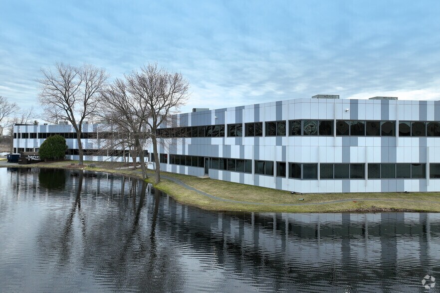 201 Edgewater Dr, Wakefield, MA à louer - Photo du bâtiment - Image 2 de 5