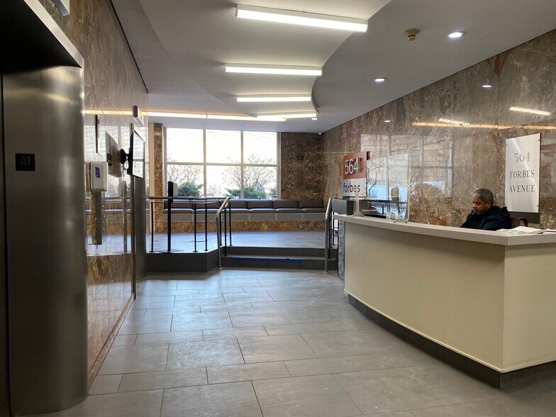 564 Forbes Ave, Pittsburgh, PA à louer - Photo intérieure - Image 3 de 6