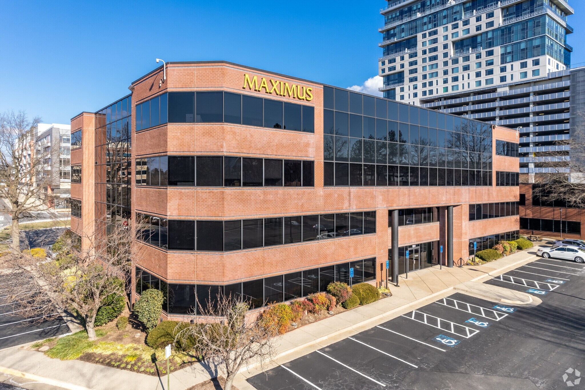 1891 Metro Center Dr, Reston, VA à louer Photo principale- Image 1 de 13