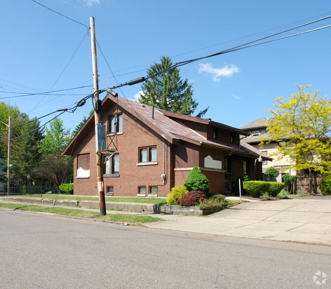 75 E Tallmadge Ave, Akron, OH à louer - Photo du bâtiment - Image 2 de 4