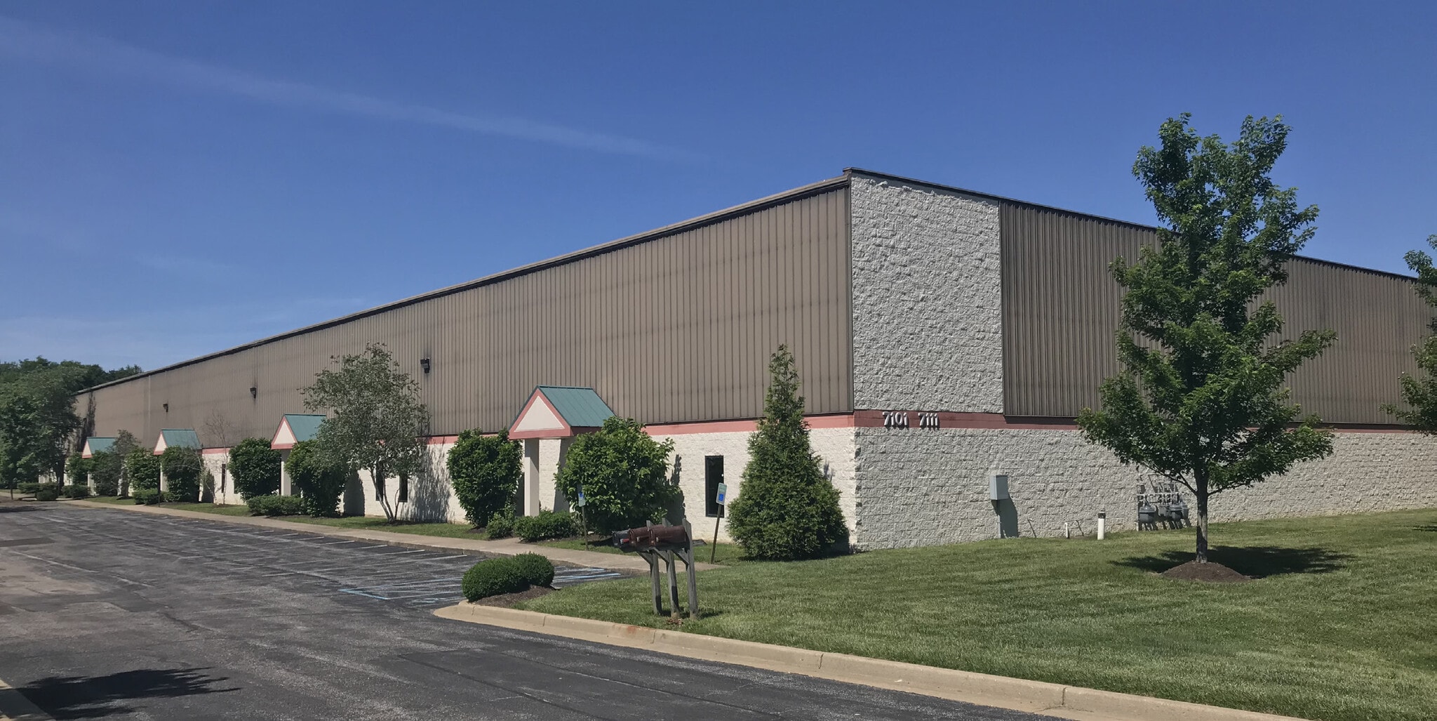 7101-7111 Global Dr, Louisville, KY for lease Building Photo- Image 1 of 3
