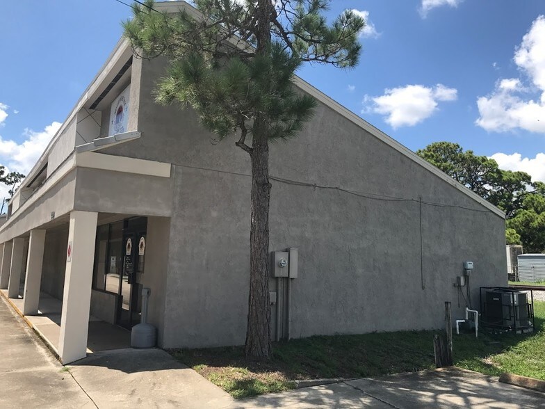 4400 S Hopkins Ave, Titusville, FL à vendre - Photo du bâtiment - Image 3 de 15