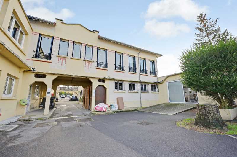 Bureau dans Nanterre à louer - Photo du bâtiment - Image 2 de 6