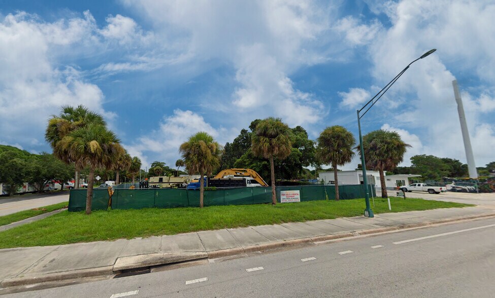 2108 Orange Ave, Fort Pierce, FL à vendre - Photo du bâtiment - Image 3 de 4