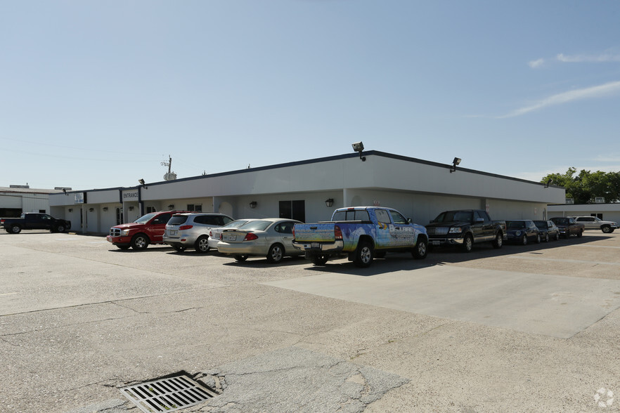 5325 Glenmont Dr, Houston, TX for lease - Primary Photo - Image 1 of 3