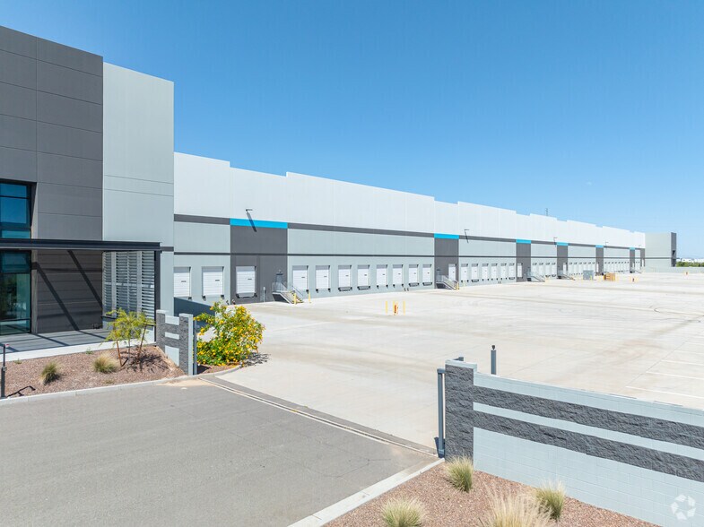 6235 N Cotton Ln, Litchfield Park, AZ à louer - Photo du bâtiment - Image 3 de 6