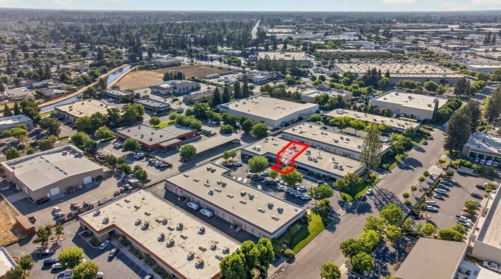 4672 W Jennifer Ave, Fresno, CA à louer - Photo du bâtiment - Image 2 de 16