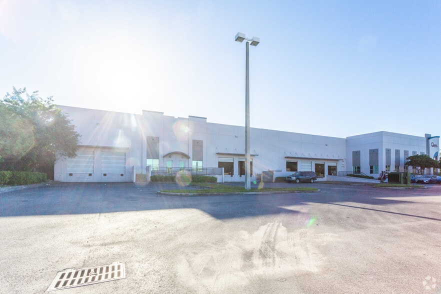 11200 NW 138th St, Medley, FL for lease - Building Photo - Image 3 of 25