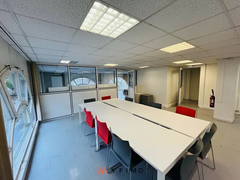 Bureau dans Poissy à louer - Photo intérieure - Image 3 de 3