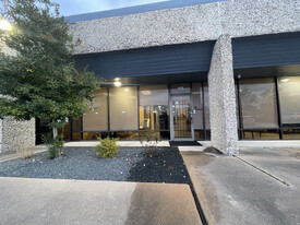 7,933sf Service Center suite off I-10 West - Loft