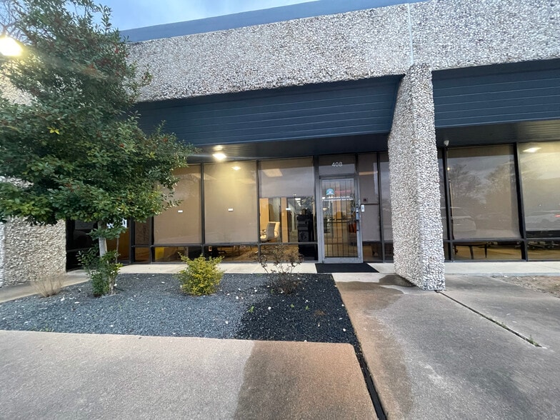 9434 Katy Fwy, Houston, TX for lease - Primary Photo - Image 1 of 12