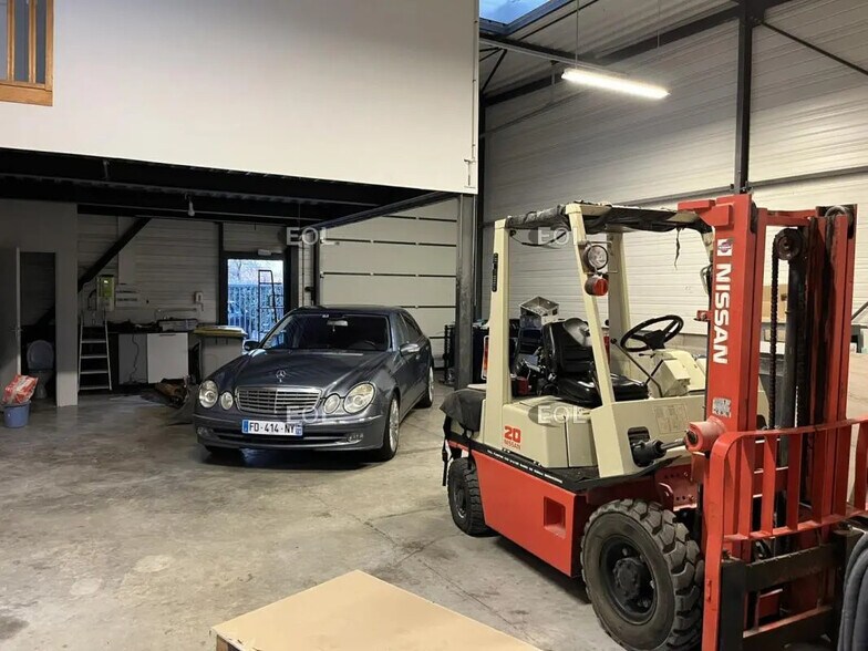 Flex in Conflans-Sainte-Honorine for lease - Interior Photo - Image 3 of 9