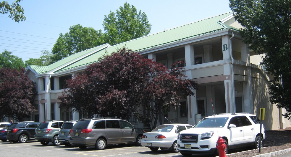 17-36 Bridge St, Metuchen, NJ à louer - Photo du bâtiment - Image 3 de 10