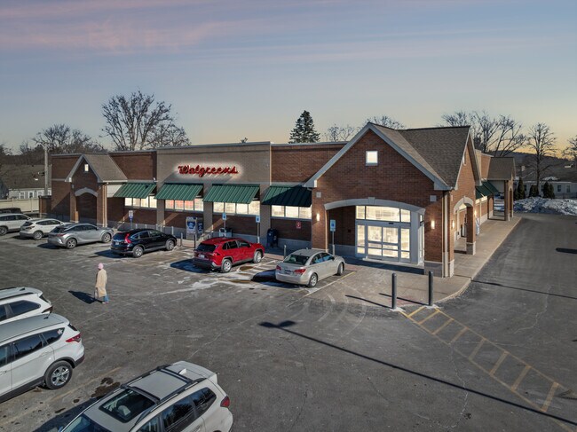 Plus de détails pour 333 Phillips Blvd, Sauk City, WI - Commerce de détail à vendre