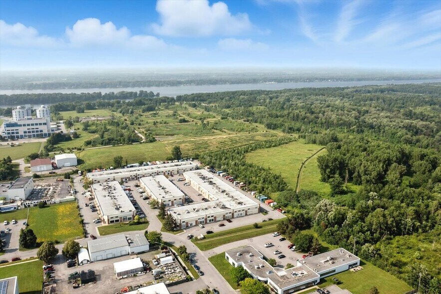 5430-5440 Canotek Rd, Ottawa, ON à louer - Aérien - Image 2 de 3