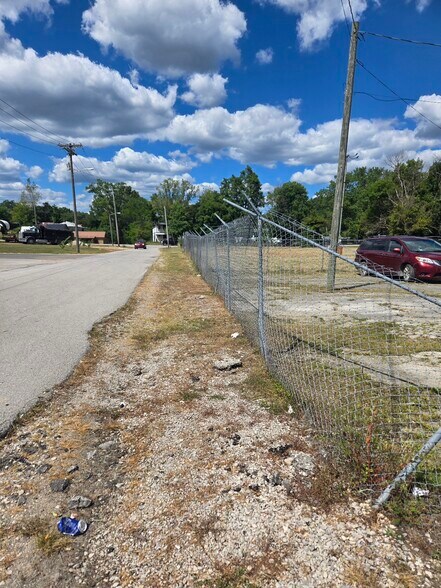 9999 Mill Street, Campton, KY à vendre - Photo du bâtiment - Image 3 de 4