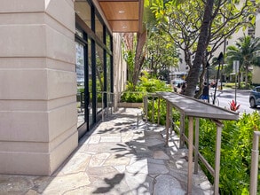 227 Lewers St, Honolulu, HI à louer Photo du bâtiment- Image 2 de 5