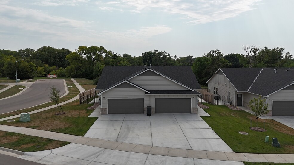 803 S Logan St, Newton, KS for sale - Building Photo - Image 1 of 8