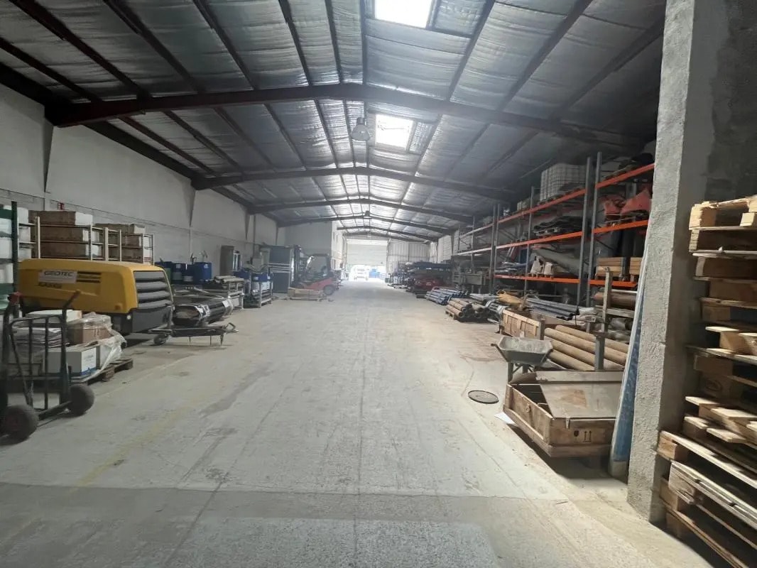 Flex in Vitrolles for lease Interior Photo- Image 1 of 7