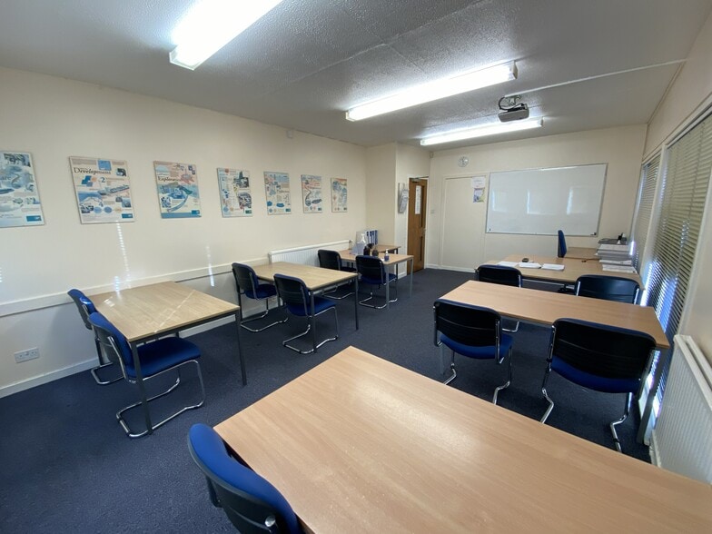 1A Silverburn Cres, Aberdeen for lease - Building Photo - Image 2 of 3