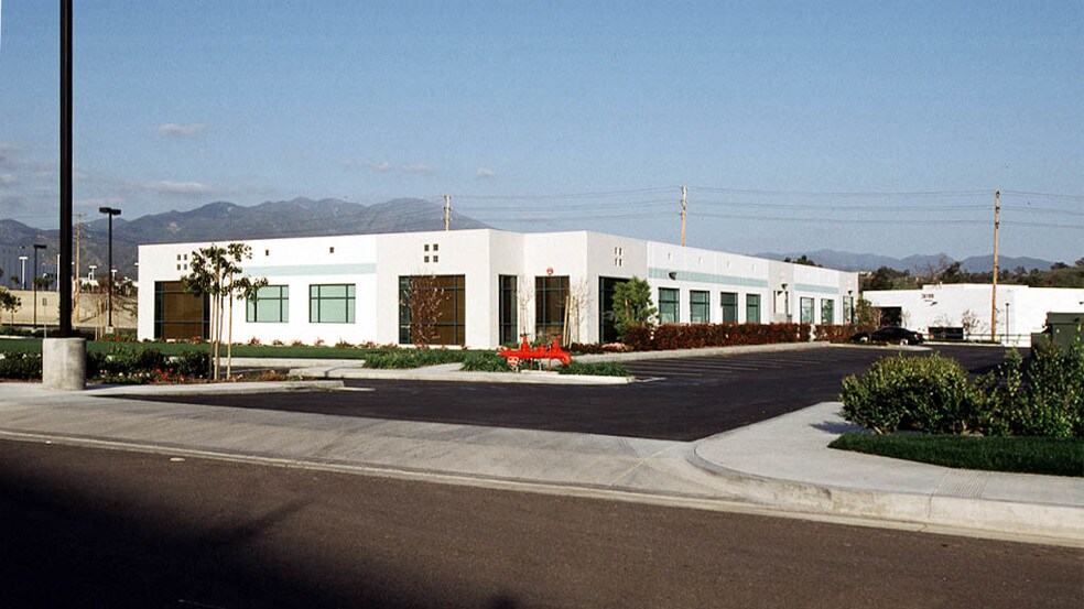 26000 Commercentre Dr, Lake Forest, CA à louer - Photo du bâtiment - Image 2 de 5