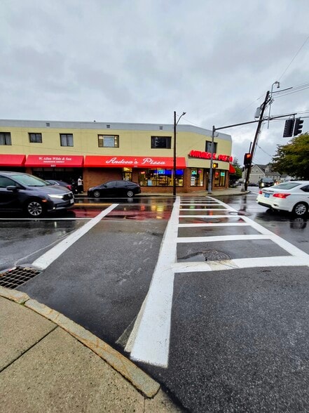 881-889 Main St, Winchester, MA for lease - Building Photo - Image 2 of 3