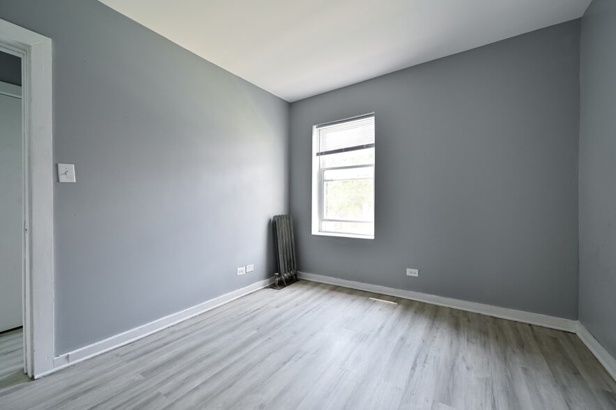 348 W 74th St, Chicago, IL for sale - Interior Photo - Image 3 of 8