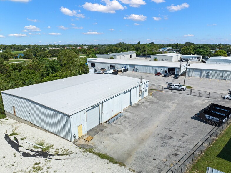 815 N Cocoa Blvd, Cocoa, FL à louer - Photo du bâtiment - Image 2 de 4