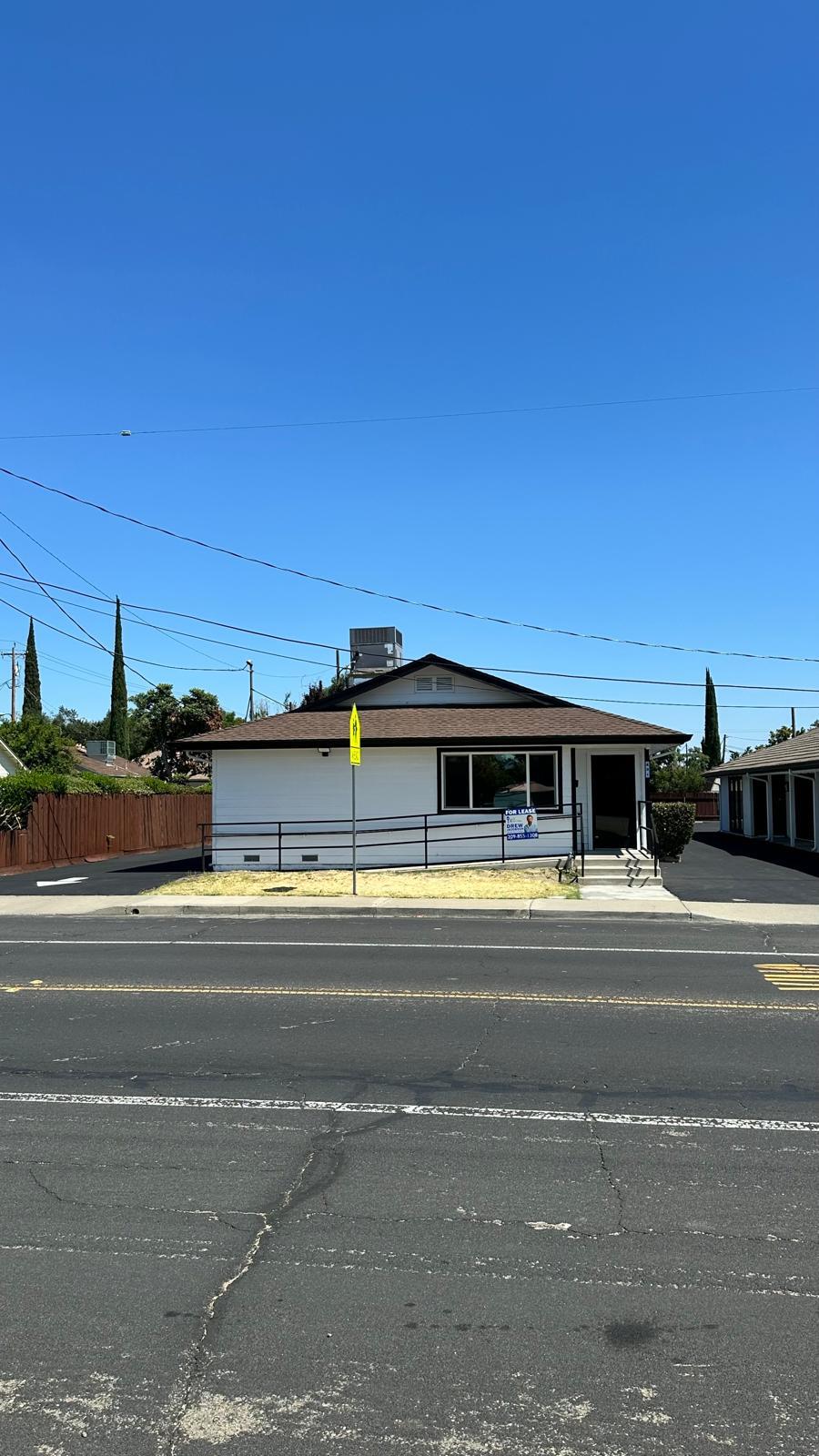 425 E Center St, Manteca, CA à louer Photo du bâtiment- Image 1 de 23