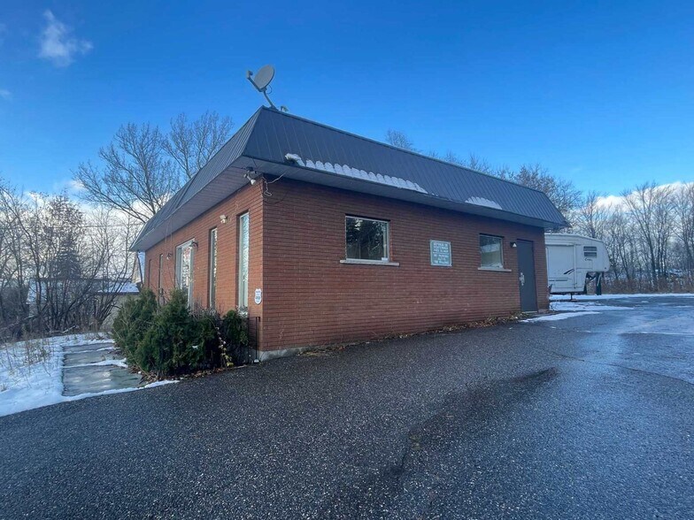 1476 Bancroft Dr, Sudbury, ON à vendre - Photo du bâtiment - Image 3 de 17